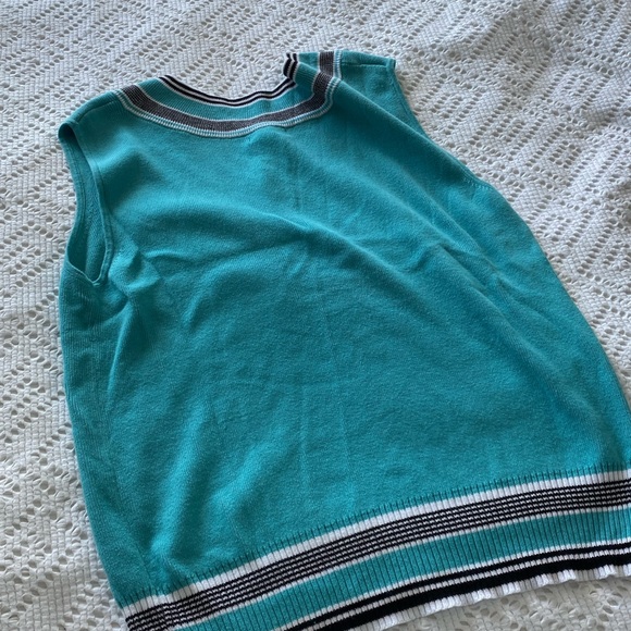 Bundle of knit sweater vests - Picture 5 of 8